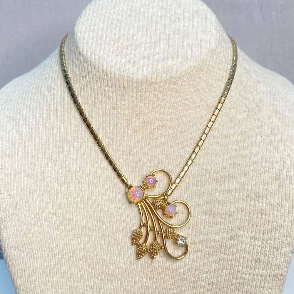 💎Princess Necklace Pendant Gold Tone Bar Chain Opalescent Stones Hobnail Cones